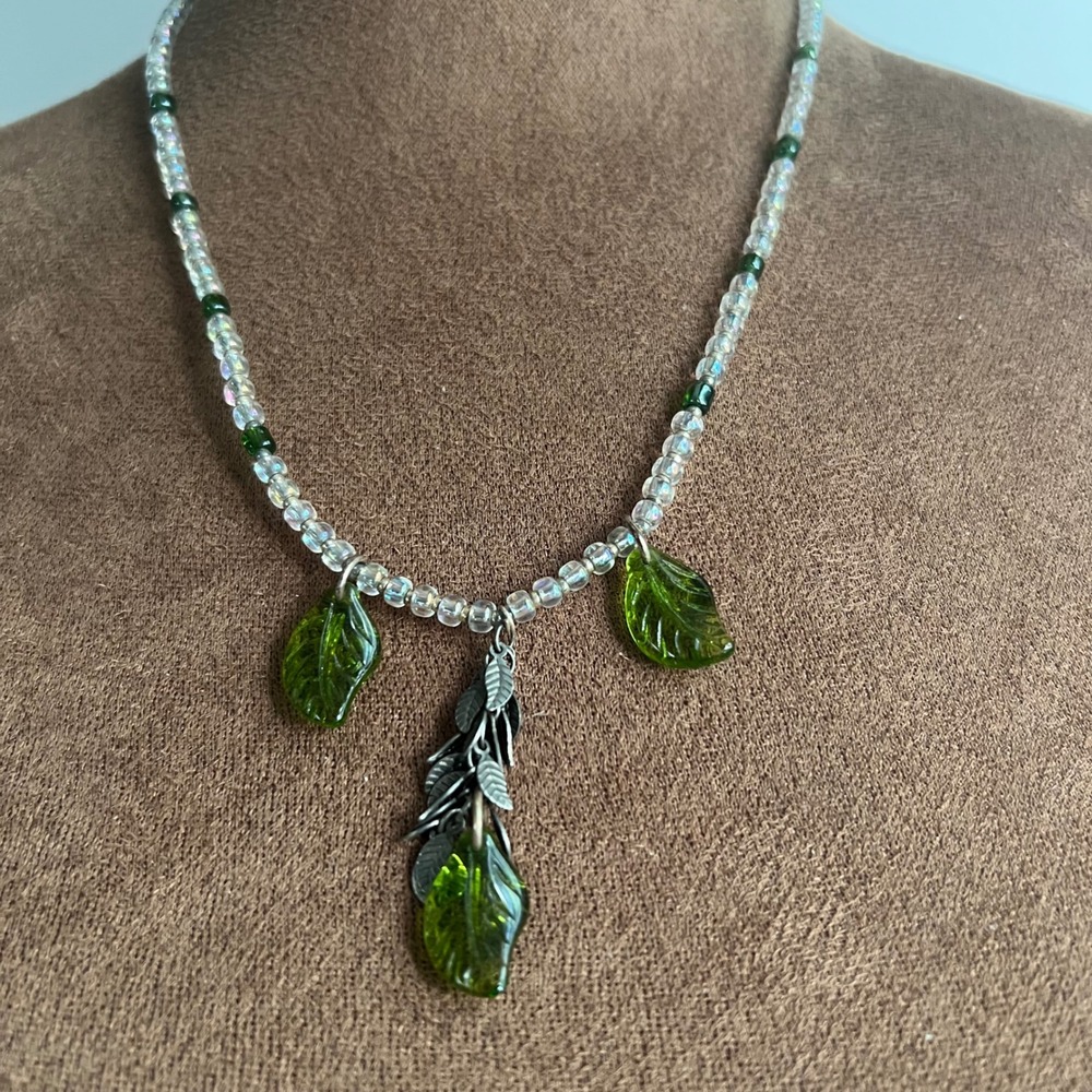Vintage Green Glass Leaf Beaded Necklace Silver Tone Fairycore 19"